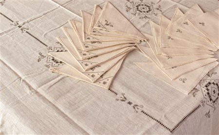 Tovaglia in lino ecrù