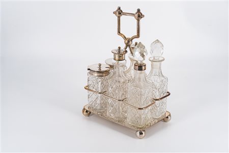 Cruet in cristallo controtagliato e metallo argentato
cm altezza 25