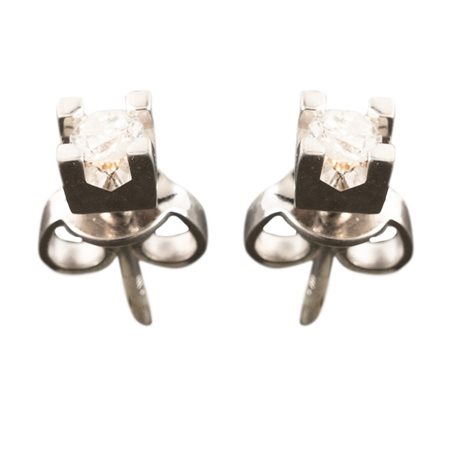 ORECCHINI punto luce in oro bianco 18 KT con brillanti