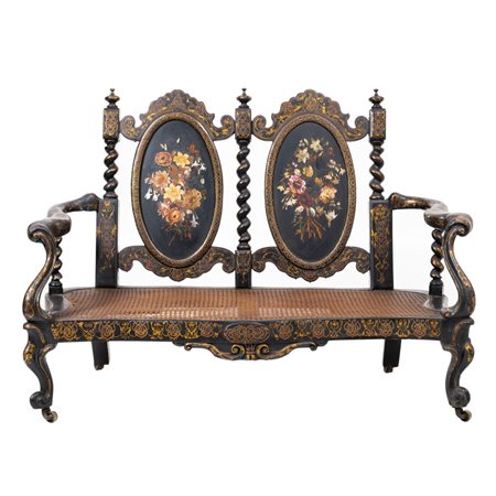 DIVANO di gusto eclettico in legno laccato e dipinto