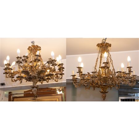 COPPIA LAMPADARI stile Luigi XV a 18 luci in bronzo dorato