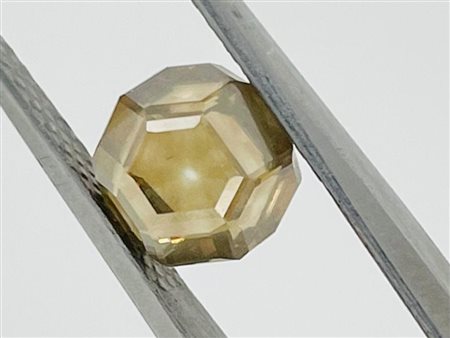 DIAMANTE "FOOTBALL" 4 CT COLORE FANCY MARRONE GIALLOGNOLO - PUREZZA SI1 -...