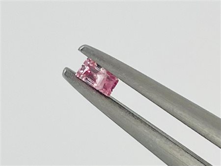 DIAMANTE 0,07 CT NATURAL FANCY ROSA INTENSO VIOLACEO - DISTRIBUZIONE COLORE...