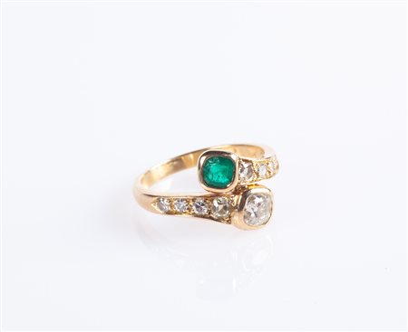  
Anello contrarié in oro, diamanti e smeraldo 
 Misura 16
