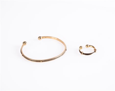  
Parure di bracciale e anello in oro e caucciù 
 vestibilità cm 12