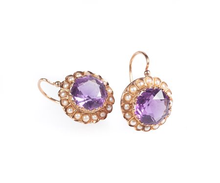  
Orecchini in oro ametiste e perle 
 Diametro cm 1,5