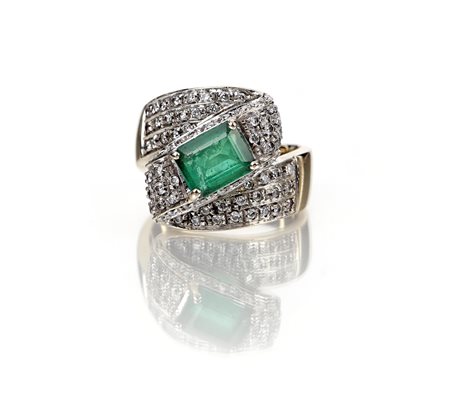  
Anello in oro bianco smeraldo e diamanti 
 Misura 21