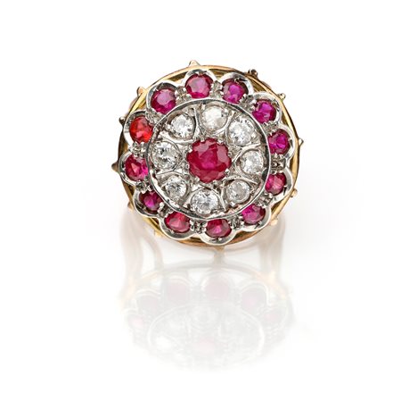  
Anello in oro e rubini 
 Misura