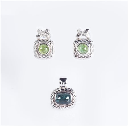  
Fope. Parure di pendente e orecchini in oro e tormaline verdi 
 Altezza cm 3