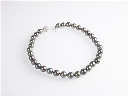  
Collana di perle Tahiti con oro e brillanti 
 