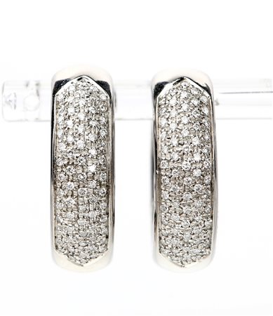  
Coppia di orecchini a cerchio in oro e brillanti 
 Diametro cm 2,8