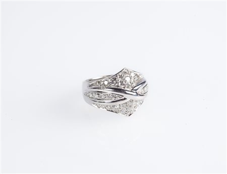  
Anello in oro e brillanti 
 Misura 13