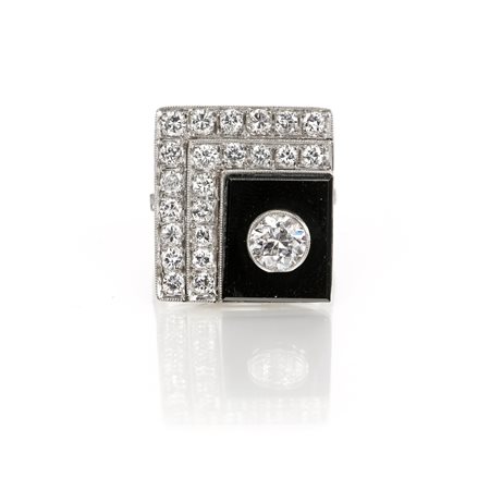  
Anello in oro brillanti e onice. 
 Misura 16