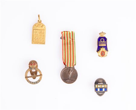 Lotto: Regno d'Italia 1 distintivo e 2 mostrine da bavero in metallo e...