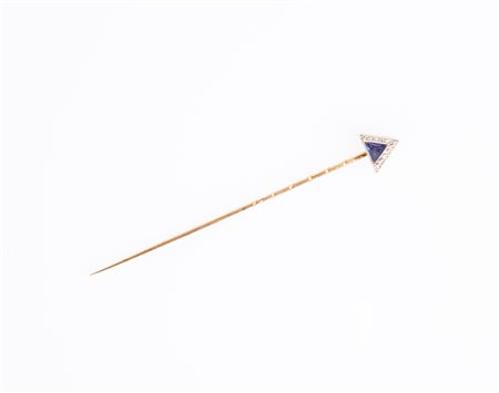 Spillone massonico in oro con zaffiro e diamanti della fine XIX - inizi XX...