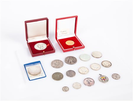 Lotto 13 monete e 4 medaglie 240 gr. circa