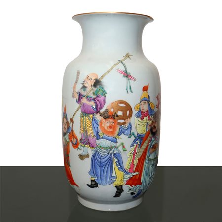 Vaso in maiolica dipinta con storie e fiabe cinesi, Republic period