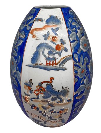 Vaso in porcellana cinese Decorazione floreale sullo sfondo Blu e bianco