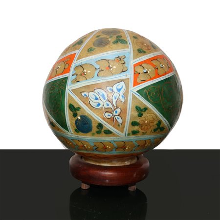 Lampada a palla decorata con motivi floreali