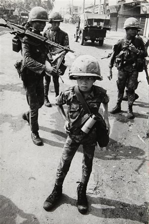 JONES GRIFFITHS PHILIP (1936-2008) Vietnam 1968 stampa ai sali d'argento –...