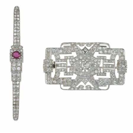 Due spille con diamanti ed un piccolo rubino