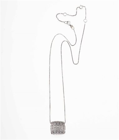 Collana con pendente con diamanti