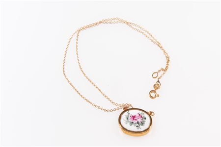 Girocollo in oro con centrale in porcellana