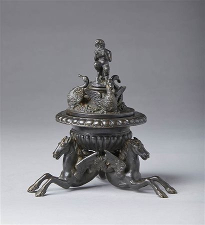 Calamaio in bronzo con ippocampi - XIX secolo