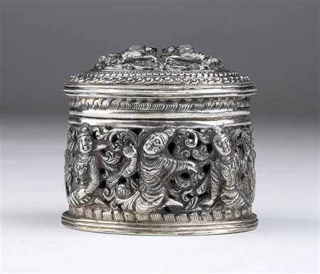 Scatola ovale in argento - Birmania, XIX secolo