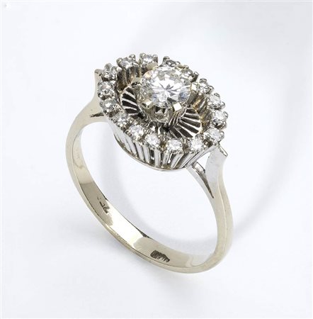 Anello in oro con diamanti 