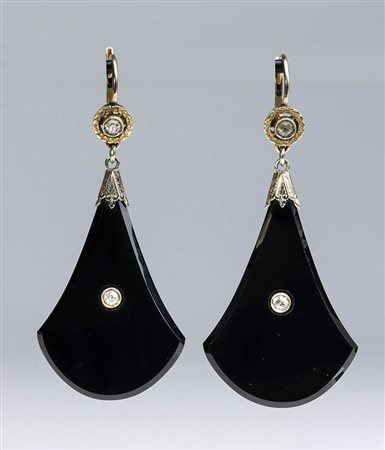 Orecchini pendenti in oro, onice e diamanti taglio old mine 