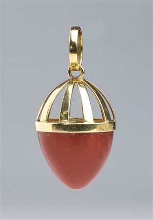 Pendente in oro e corallo cerasuolo