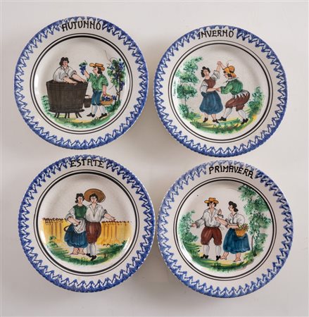 Lotto composto di quattro piatti in maiolica policroma. Bassano, fine del XIX...