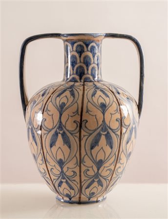 MELANDRI E FOCACCIA (Faenza 1922 - 1931) Vaso in ceramica policroma smaltata...