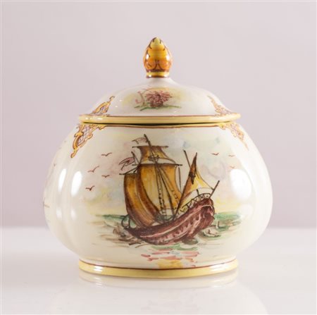 MANIFATTURA ANGELO MINGHETTI, Bologna, 1920 -1930. Bomboniera in maiolica...