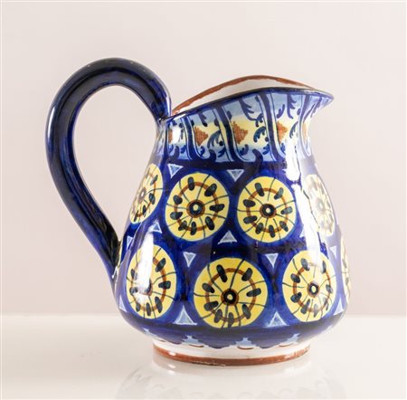 MELANDRI E FOCACCIA (Faenza 1922 - 1931) Brocca in ceramica policroma...