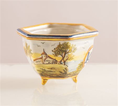 MANIFATTURA ANGELO MINGHETTI, Bologna, 1920 - 1930. Alzatina in ceramica...