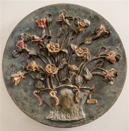 SANTE TASSINARI (Faenza, dal 1972 al 1999). Piatto in maiolica a lustro....