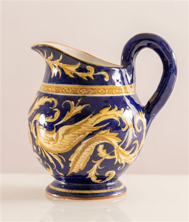 MELANDRI E FOCACCIA (Faenza 1922 - 1931) Brocca in ceramica policroma...