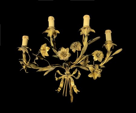 Applique in ottone dorato decorata con fiori e nodo d'amore a 4 luci, 20° secolo