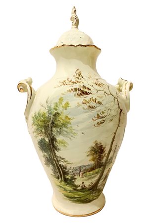 Poutiche in ceramica biansata nei toni del pagliesco con paesaggi di campagna e dettagli in oro, 20° secolo