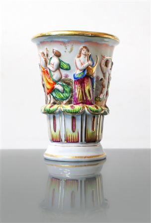 Capodimonte - Piccolo vaso in porcellana , 20° secolo
