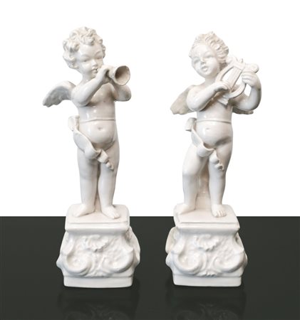 N. 2 piccole sculture raffiguranti putti