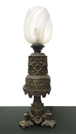 Lume con decorazioni a sbalzo, Fine 19° secolo