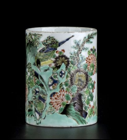 PORTAPENNELLI IN PORCELLANA 'FAMIGLIA VERDE', BITONG
Cina, dinastia Qing, XIX secolo