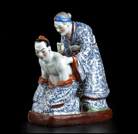 GRUPPO IN PORCELLANA CON DECORO A SMALTI POLICROMI CON YUE FEI E SUA MADRE
Cina, XX secolo