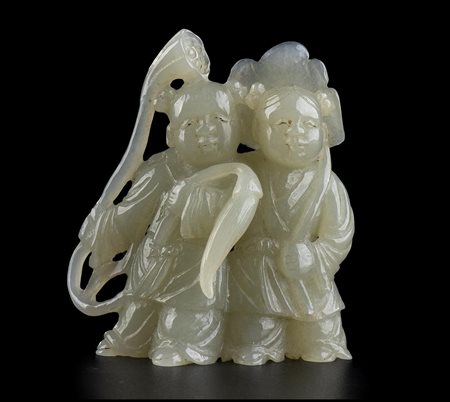 INTAGLIO IN GIADA VERDE CHIARO CON DUE BAMBINI
Cina, dinastia Qing, XIX secolo