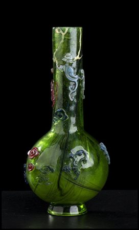 BOTTIGLIA IN VETRO CON DECORO POLICROMO A RILIEVO
Cina, dinastia Qing, XIX secolo