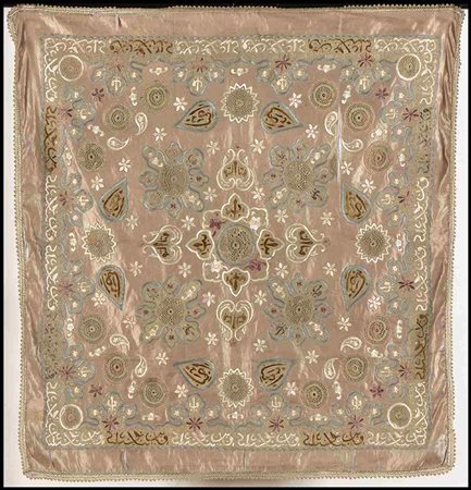 TESSUTO IN SETA CON DECORO A RICAMO DI FILI POLICROMI
Impero Ottomano, XIX secolo