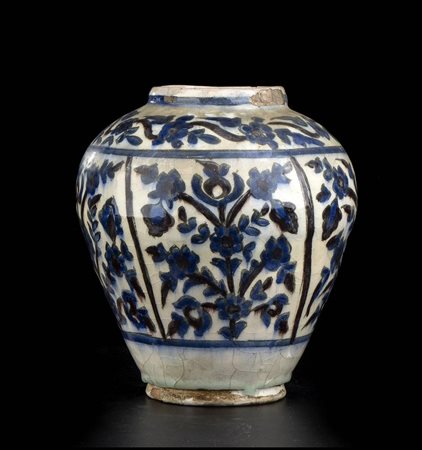 VASO IN CERAMICA SMALTATA IN POLICROMIA
Iran, XIX-XX secolo